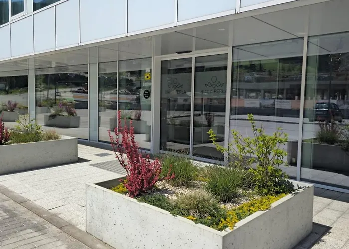 Biala Perla Czarna Gora * سيينا